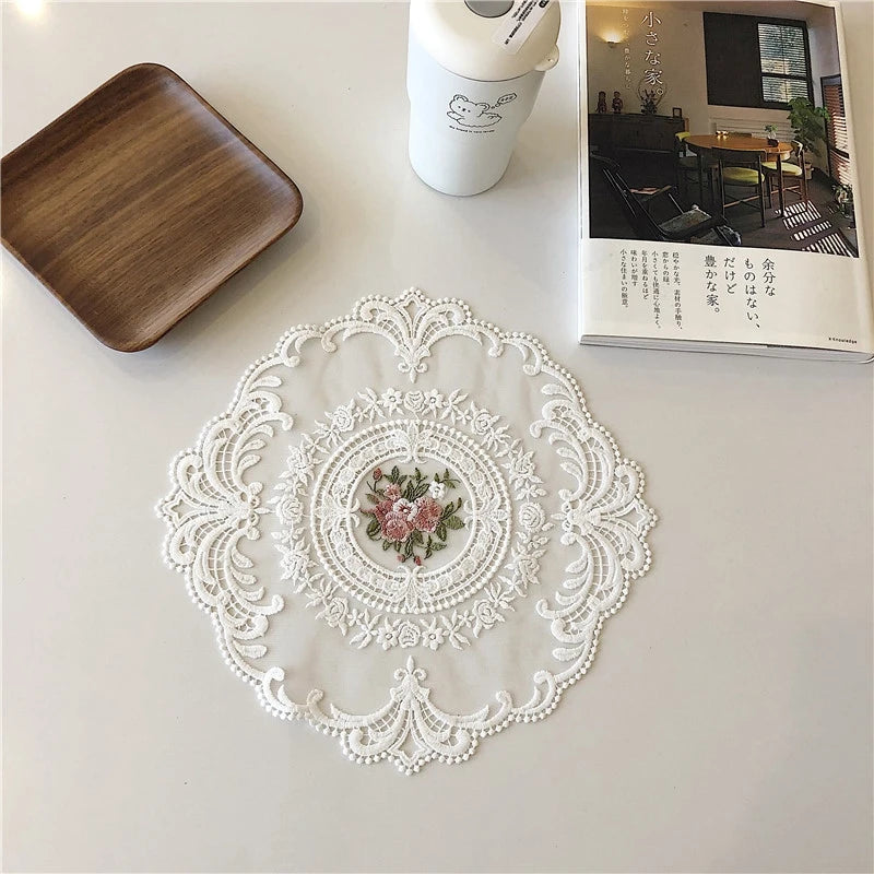 Round Hollow Lace Coaster Table Napkin Embroidery Flower Placemat White Coffee Cup Dining Mat Home Wedding Party Decor 코스터