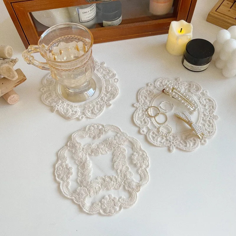 Round Hollow Lace Coaster Table Napkin Embroidery Flower Placemat White Coffee Cup Dining Mat Home Wedding Party Decor 코스터