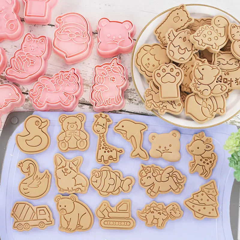 8 Pcs/set Cookie Cutters Plastic 3D Cute Cartoon Pressable Biscuit Mold Cookie Stamp Kitchen Baking Pastry Bakeware